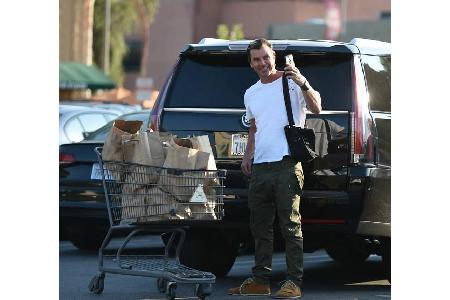 ...manch anderen scheint so ein Lebensmittelkauf als Promi aber immer noch etwas Besonderes zu sein: Rockstar Gavin Rossdale...