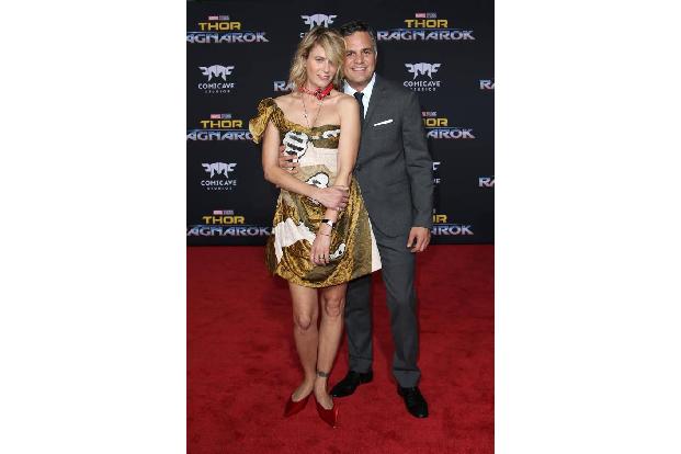 ...das forderte auch Schauspieler Mark Ruffalo, der als Hulk in 'Thor' und auf dem roten Teppich mit seiner Frau Sunrise zu ...