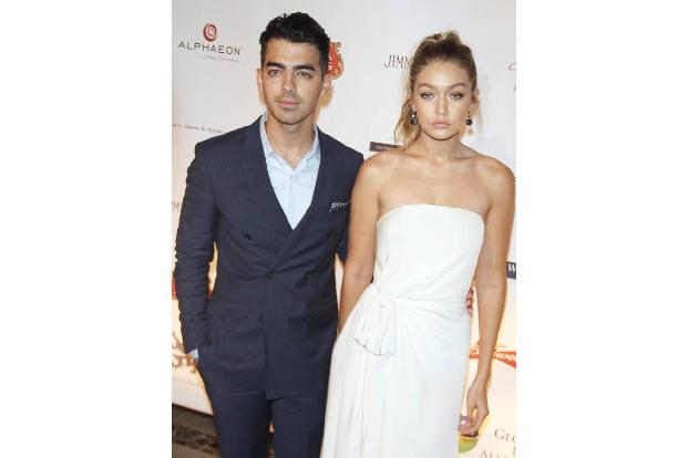 ...beispielsweise Topmodel Gigi Hadid, nun endlich die Richtige gefunden, der er auch gleich einen Ring an den Finger steckt...
