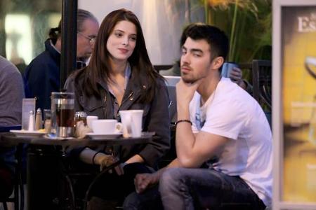 ...hatte auch Schauspielerin Ashley Greene von dem Popstar nicht erhalten, obwohl die beiden ebenfalls mehr als nur gute Fre...
