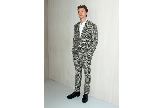 ...zog es zur Hammer Museum Gala: Patrick Schwarzenegger, der mit seinem Anzug definitiv ebenfalls zu den Best Dressed des A...