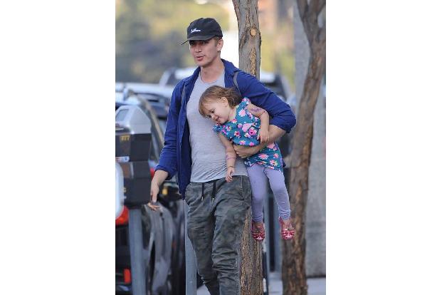 Die zweijährige Briar Rose hat es wirklich gut! Warum? Schauspiel-Schnuckel Hayden Christensen ist schließlich ihr Vater, de... Die zweijährige Briar Rose hat es wirklich gut! Warum? Schauspiel-Schnuckel Hayden Christensen ist schließlich ihr Vater, de...
