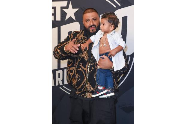 ...Vogel schoss allerdings DJ Khaled ab. Der Hit-Produzent wollte selbst offenbar nicht oben ohne erscheinen, dafür präsenti...