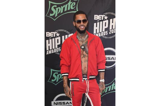 ...für den Look waren wohl Rap-Stars wie David East. Tattoos, viel Bling Bling und nackte Oberkörper gehören eben zur Hip-Ho...