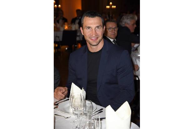 Gemeinsam mit seinem Bruder Vitali wurde Wladimir Klitschko am Sonntagabend bei den German Boxing Awards mit einem Preis für... Gemeinsam mit seinem Bruder Vitali wurde Wladimir Klitschko am Sonntagabend bei den German Boxing Awards mit einem Preis für...