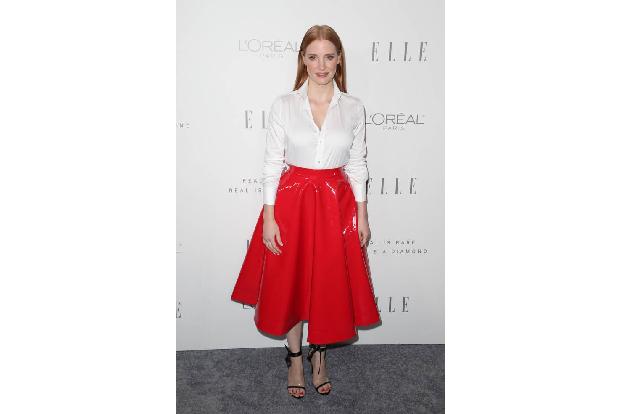 ...nutzten ihren Preis für eine Mahnung, daneben durfte aber noch Jessica Chastain auf die Bühne und sich von dem Magazin 'E...