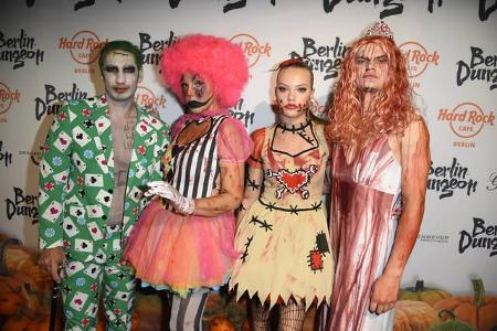 Was für eine schreck-lich nette Familie! Natascha Ochsenknecht feierte zusammen mit ihrem Umut Kekilli und den Kids Cheyenne... Was für eine schreck-lich nette Familie! Natascha Ochsenknecht feierte zusammen mit ihrem Umut Kekilli und den Kids Cheyenne...