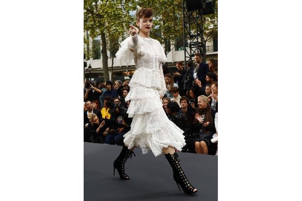 ...ungarische Model Barbara Palvin hingegen hat mit seinen blutjungen 23 Jahren noch ein wenig Zeit, bis es einen Kinderwage...