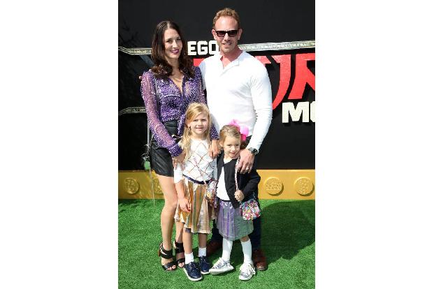 ...wenig kleiner ist dagegen die Sippe von Toris Ex-'Beverly Hills'-Kollegen Ian Ziering. Mit seiner zweiten Ehefrau Erin zi...