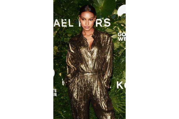 ...ihr All-Over-Look glitzerte, was das Zeug hielt. Das Besondere dieser Preisverleihung waren aber nicht nur die stylishen ...