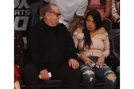 ...ein Lakers-Spiel schauen? Oder überhaupt schauen? Kommt für Jack Nicholson nicht in Frage! Der Schauspieler hat nur Augen...