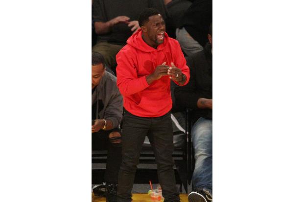 ...ist dafür Kevin Hart. Der Schauspieler rastet beim Spiel Lakers gegen die Philadelphia 76ers völlig aus. So viel Enthusia...