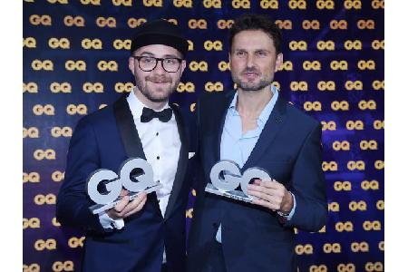 ...aber nicht der einzige gestandene Mann, der an diesem Abend mit einer Trophäe nach Hause ging. Mark Foster ist Mann des J...