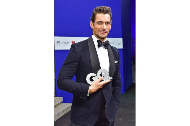 ...fragt, was er das nächste Mal bei einer solchen Veranstaltung anziehen sollte, ist von dem britischen Model David Gandy g...