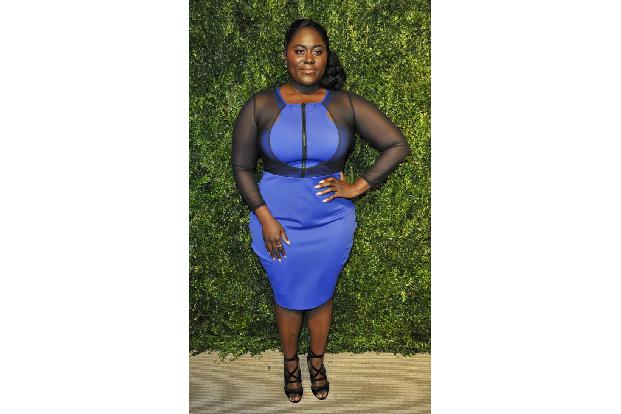 ...allerdings auch Schauspielerinnen wie Danielle Brooks, die sich in ein sexy sporty Teil mit transparenten Ärmeln geworfen...