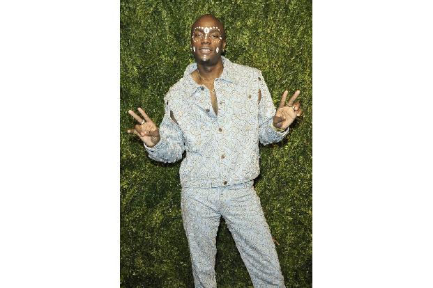 ...Young Paris. Wer ihn noch nicht kennt: Der Rapper ist ein Protegé von Jay-Z und zelebriert gerne seine Weiblichkeit. Dazu...