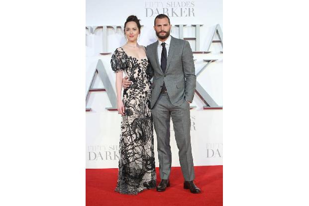 ...Dakota Johnson und Jamie Dornan, die sich in 'Fifty Shades Darker' zum zweiten Mal als Anastasia Steele und Christian Gre...