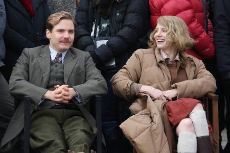 ...ist auch die Verfilmung des Romans 'Die Frau des Zoodirektors' von Diane Ackerman. Daniel Brühl und Jessica Chastain über...