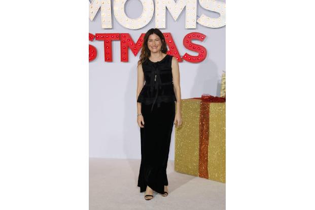 ...spielt Kathryn Hahn. Neben Mila Kunis und Kristen Bell ist sie sogar die Verrückteste und vor allem Frechste von allen. D...