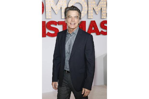 ...Peter Gallagher, der in der Komödie zwar nur eine Nebenrolle spielt, machte bei der Premiere trotzdem eine gute Figur. De...