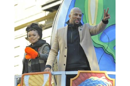 ...freut man sich sicher, wenn man Sängerin Andra Day und Rapper Common hautnah - gut, nicht hautnah, sondern in Sichtweite ...