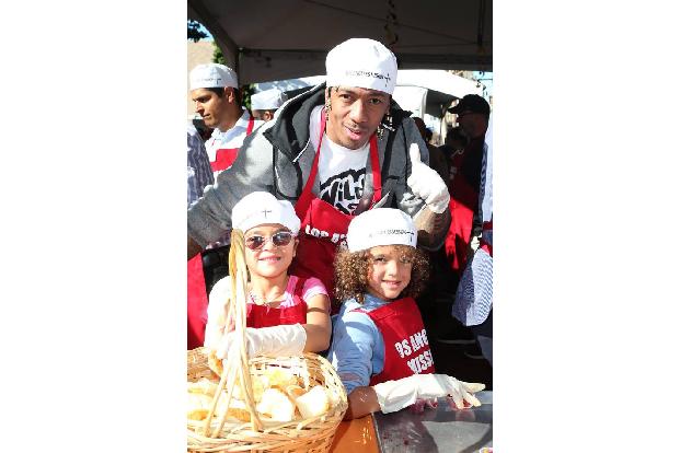 ...Nick Cannon und die Kids Moroccan und Monroe keinen stockenden Verkehr gab? Mariah Careys Sprösslinge bekommt man hautnah...