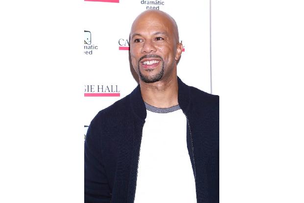 ...einiges an Geld hinlegen mussten, die Geschichten der Kinder aus Südafrika hören und sehen konnten. Auch Rapper Common wa...