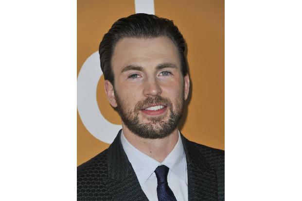 Chris Evans stellt seine Fans vor ein kleines Rätsel. Der Star teilte nämlich unlängst ein Video eines Hundes auf Twitter, b... Chris Evans stellt seine Fans vor ein kleines Rätsel. Der Star teilte nämlich unlängst ein Video eines Hundes auf Twitter, b...