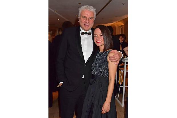 ...nämlich nicht nur Kollegen wie Udo Wachtveitl mit Lisa Schulz, man tanzt auch mit zahlreichen Politikern des Landes. Und ...
