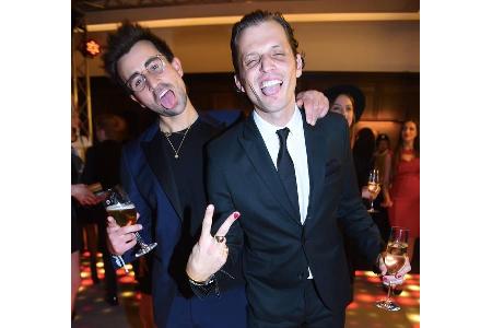 ...ebenfalls die Jungs von Dandy Diary, David Kurt Karl Roth und Carl Jakob Haupt, gekommen, um mit der 'Bild'-Zeitung die I...