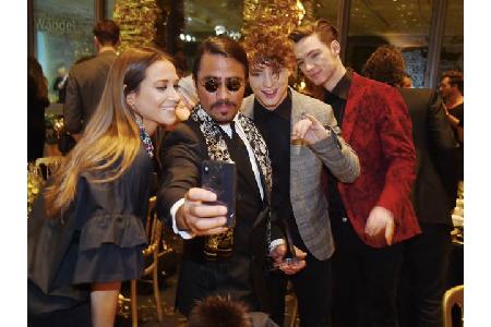 ...Spektakel nennt sich dann Place to B Influencer Award und fand im Axel-Springer-Haus in Berlin statt. Grace Capristo, Nus...