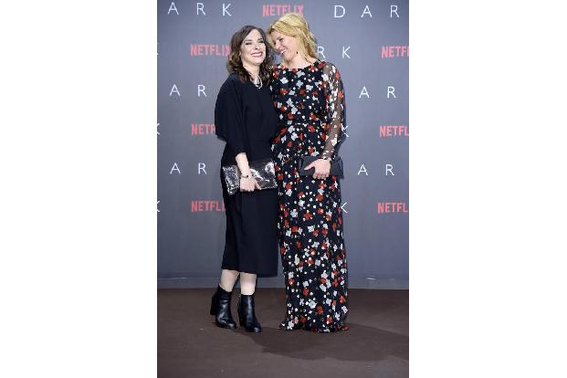 ...neben ihren Kolleginnen Maja Schöne und Jördis Triebel in der Netflix-Serie 'Dark' zu sehen, die am Montag in Berlin ihre...