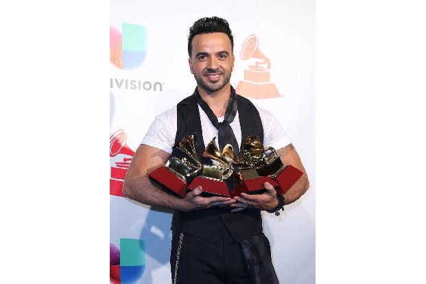 Luis Fonsi ist der Gewinner des Abends! Gleich vier Latin Grammy Awards kann sich der Schöpfer des Sommerhits 'Despacito' au... Luis Fonsi ist der Gewinner des Abends! Gleich vier Latin Grammy Awards kann sich der Schöpfer des Sommerhits 'Despacito' au...