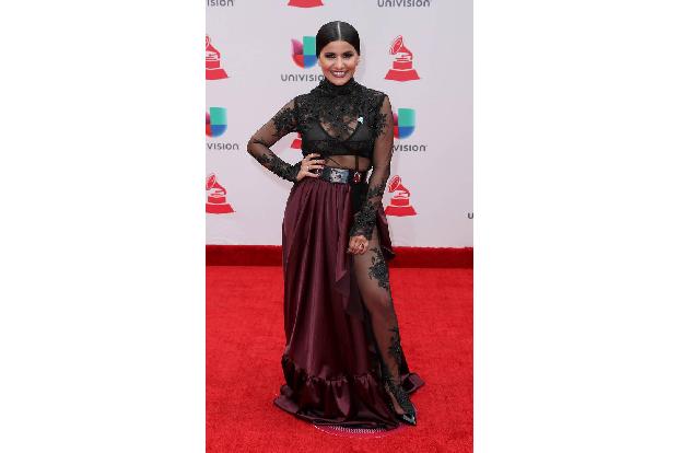 ...bei den Latin Grammy Awards zu Gast ist. Oder man setzt wie derzeit überall auf dem roten Teppich auf Transparenz wie Ma...