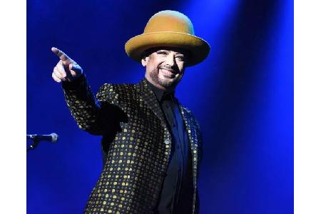 Boy George ist und bleibt ein Bühnenstar. Berühmt für seine außergewöhnlichen Looks begeistert der Brite schon seit den 80er... Boy George ist und bleibt ein Bühnenstar. Berühmt für seine außergewöhnlichen Looks begeistert der Brite schon seit den 80er...