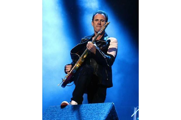 ...das letzte Mitglied der Band nicht fehlen durfte: Roy Hay. Der Gitarrist war übrigens nicht von Anfang an dabei. John Sue...