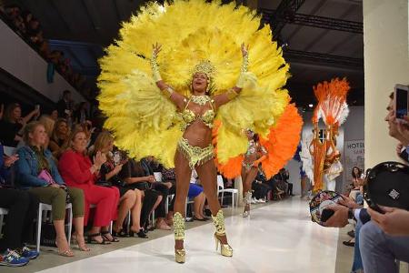 Samba in Berlin oder 'Fiesta de Rianista' - die Fashion Show des Modelabels Riani im Umspannwerk Alexanderplatz versprühte d... Samba in Berlin oder 'Fiesta de Rianista' - die Fashion Show des Modelabels Riani im Umspannwerk Alexanderplatz versprühte d...