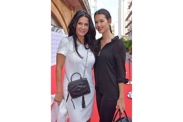 ...tanzten aber noch ein paar andere Gäste bei der Riani Fashion Show an. Gleich zwei große Damen des deutschen Fernsehens b...