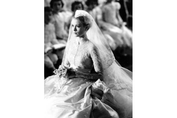 ...die wunderschöne Grace Kelly, als sie 1956 dem Monegassen Fürst Rainier III. das Ja-Wort gab. Ohne jeden Zweifel würdig f...