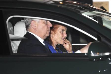 ...ein kleines Stelldichein und fuhren dann sogar gemeinsam mit dem Auto davon - was läuft denn nun bei Andrew und Fergie? S...