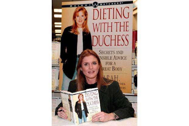 ...wurde Fergie nach der Scheidung auch durch ihre zahlreichen Jo-Jo-Diäten, die sie dann durch Bücher zu Geld machte. Ihr E...