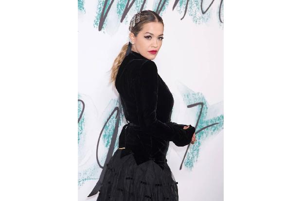 ...fuhr sie auch ihre Krallen gegen Rita Ora aus. Die wollte ein Remake mit Iggy von 'Lady Marmalade' starten, die Rapperin ...