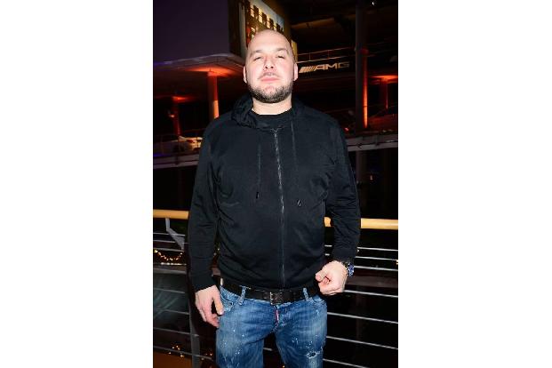 ...erwartet wird auch das neue Werk von Kool Savas. Der King of Rap wird allerdings mal wieder nicht alleine zu hören sein: ...