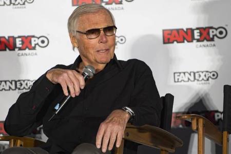 ...einen Facebook-Post gab die Familie von Adam West am 9. Juni bekannt, dass der Star aus 'Batman' mit 88 Jahren an Leukämi...