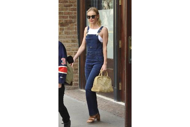 ...aufleben ließ Hollywoodschönheit Kate Bosworth in dieser dunklen Waschung mit leichtem Schlag. Passt immer darunter: ein ...
