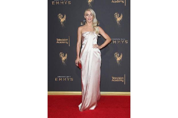 ...finden übrigens im Rahmen der jährlichen Primetime Emmy Awards statt und würdigen technische und ähnliche Leistungen im a...