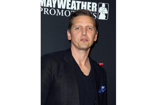 ...es um Barry Pepper auch nicht gut steht. In den 90ern war er in vielen Blockbustern zu sehen, war für fast alles nominier...