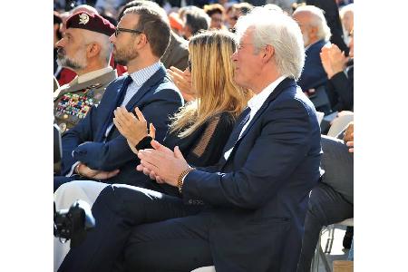 ...der Glaubensrichtung, der der Hollywoodstar angehört, er ist auch ein echter Freund. So war es für Richard Gere und Aleja...