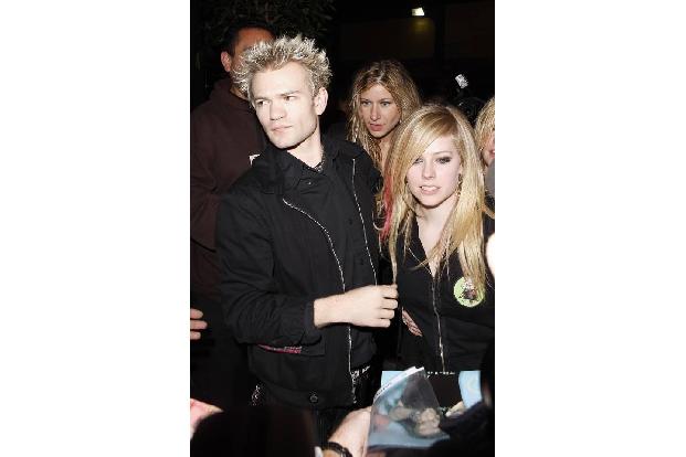 ...war Deryck Whibley, Frontmann von Sum 41 und drei Jahre lang der Ehemann von Avril Lavigne, nur indirekt das Opfer: Er sa...