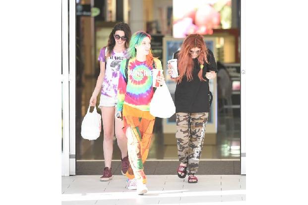 ...mainstream-tauglich sind die Looks von Bella, Dani und ihren Freunden nicht. Auch vor ein paar Tagen sahen sie nicht ande...